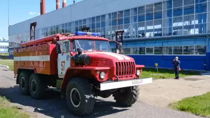 Спасатели справились с пожаром на промзоне в Нижнекамске за 45 минут - НТР 24