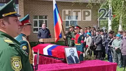 Нижнекамцы простились с погибшим на Украине Равилем Рамазановым