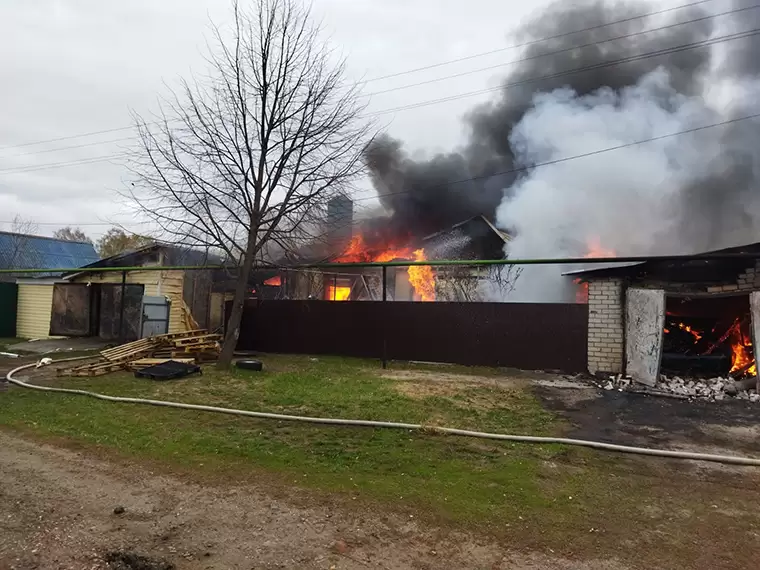 При пожаре в частном доме в Казани мужчина скончался из-за сердечного приступа