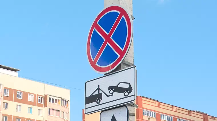 На магистралях Нижнекамске оставят знаки о запрете парковки, установленные зимой