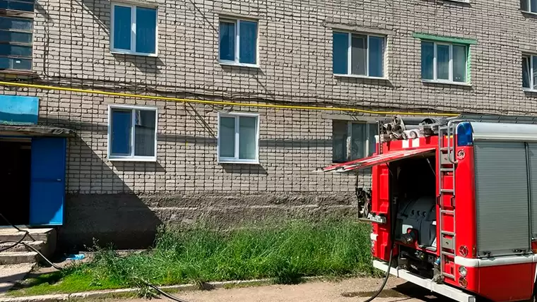 В Татарстане спасатели помогли людям выбраться из горящего дома