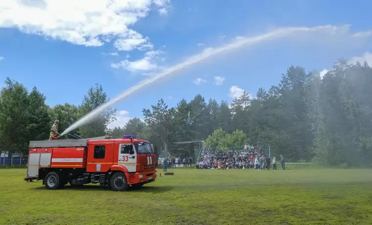 Нижнекамские огнеборцы провели день пожарной безопасности в детских лагерях