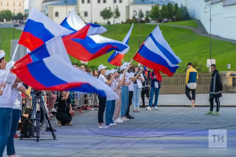 Минниханов поздравил татарстанцев с Днём России