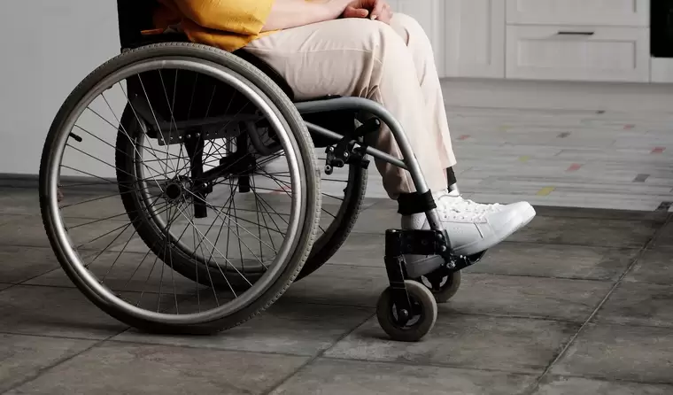 Пенсионерку из Нижнекамска, которая продавала инвалидную коляску, мошенник лишил полмиллиона рублей