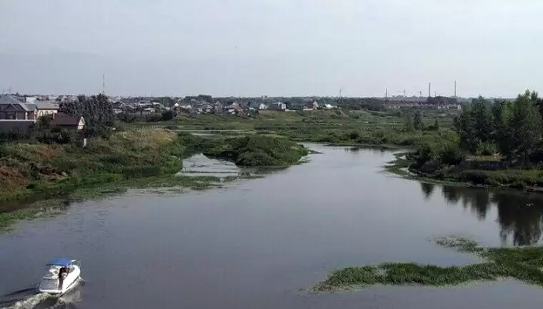 В Челнах проводится очистка дна реки Мелекеска от ила