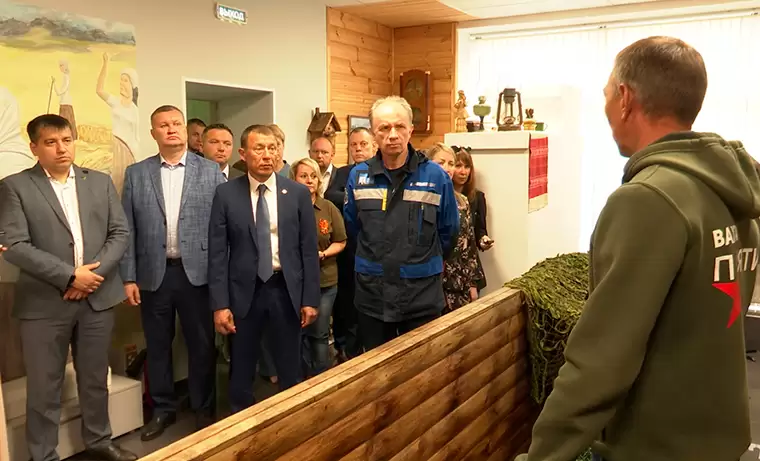 Гендиректор НКНХ и руководитель исполкома Рамиль Муллин посетили музей «Боевой Славы»
