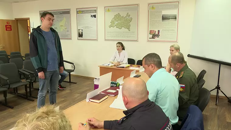 38 призывников из Нижнекамске отправились на сборный пункт в Казань