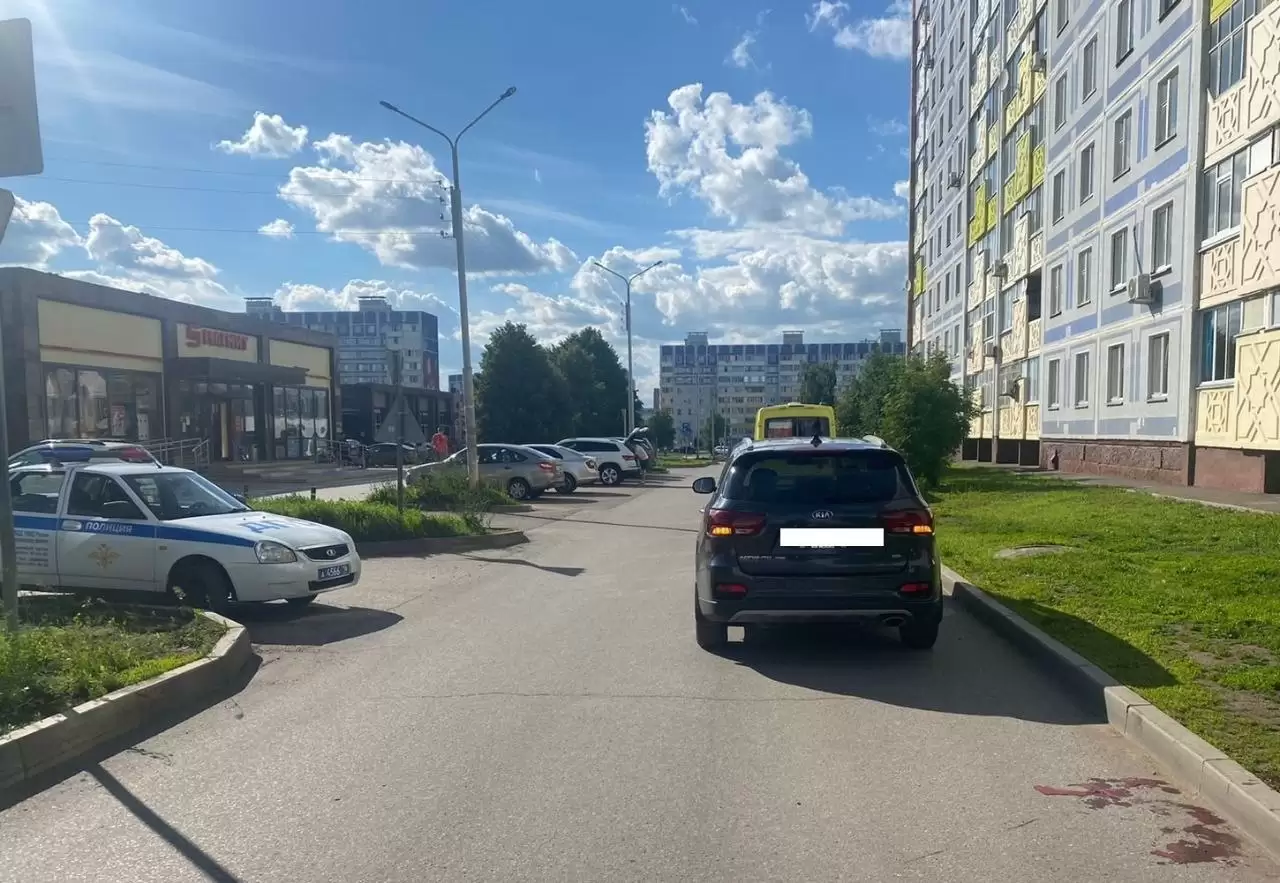В Нижнекамске переходившая дорогу в неположенном месте пенсионерка угодила под колёса авто