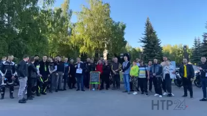 Сорок против одного: в Нижнекамске состоялась встреча байкеров и автомобилистов