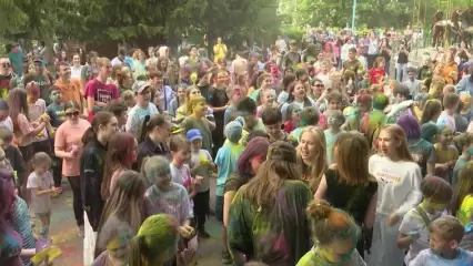 Более сотни ребят поучаствовали в фестивале красок в Нижнекамске