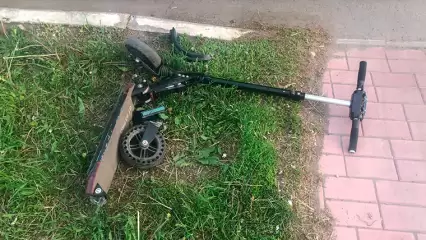 В Нижнекамске 16-летняя девушка на электросамокате попала под колёса, она больнице - НТР 24