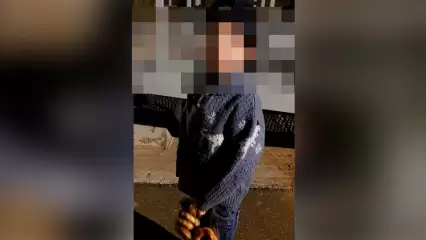 В Нижнекамске поздно вечером на улице нашли одинокого семилетнего мальчика