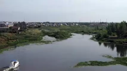 В Челнах проводится очистка дна реки Мелекеска от ила