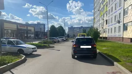 В Нижнекамске переходившая дорогу в неположенном месте пенсионерка угодила под колёса авто