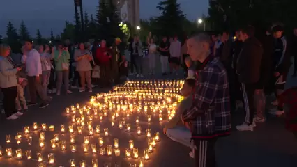 Сотни нижнекамцев присоединились к акции «Свеча памяти» у монумента Победы