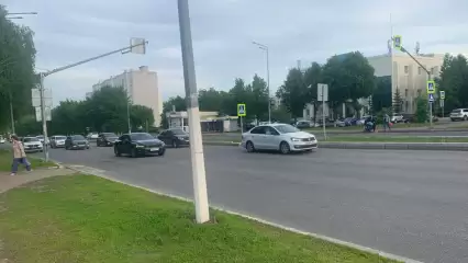 В Нижнекамске неизвестный сбил мужчину на электросамокате и уехал - НТР 24