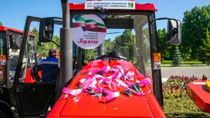 Президент Татарстана подарил Нижнекамску новую технику для уборки города