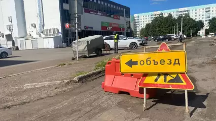 В Нижнекамске начался долгожданный ямочный ремонт дороги у ТЦ «Берёзка»