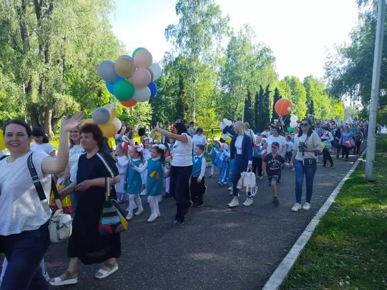 Самые талантливые юные нижнекамцы прошли праздничным парадом в честь Дня защиты детей