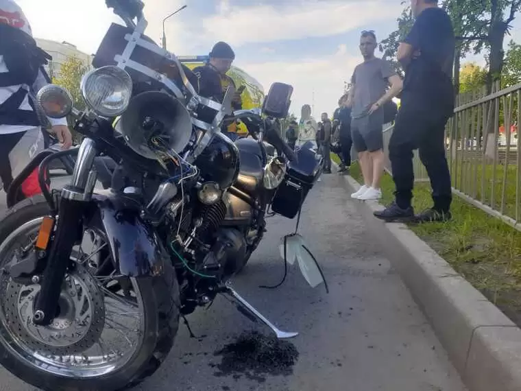 В Нижнекамске мотоциклист влетел в легковушку