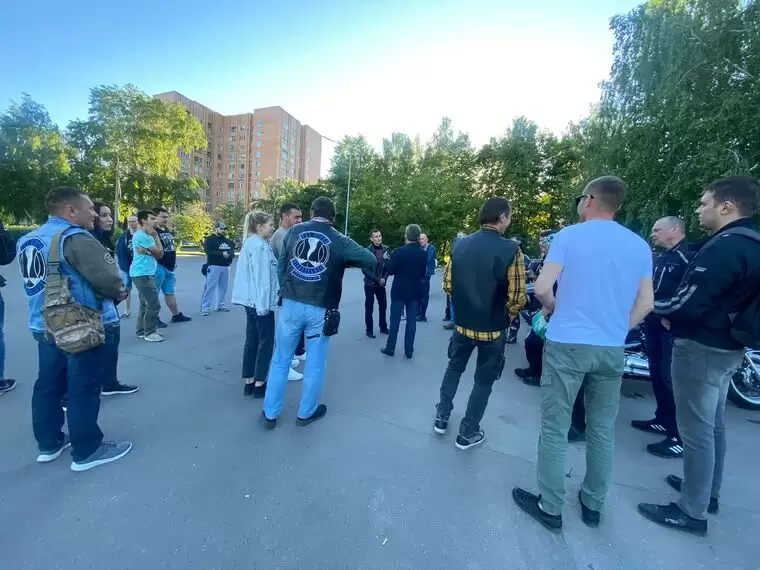 В Нижнекамске на встречу мотоциклистов и автомобилистов пришли 40 байкеров и один автолюбитель