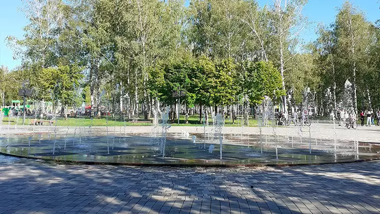 Жители Нижнекамска заметили работающий фонтан в парке «СемьЯ»