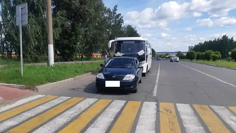 В Нижнекамске рейсовый автобус врезался в молодого курсанта автошколы