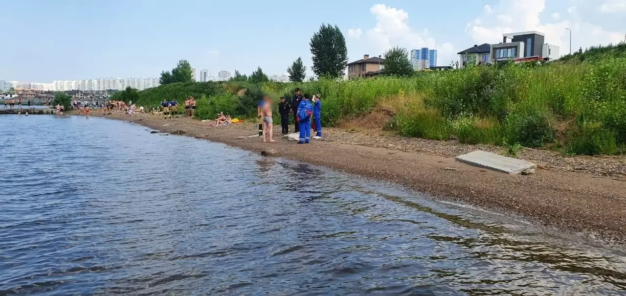 В Татарстане на Каме с буя в 2 км от берега сняли мужчину, который не смог доплыть до суши