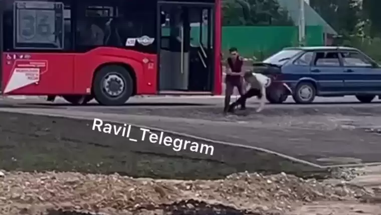 В Казани кондуктор выкинул пассажира из автобуса