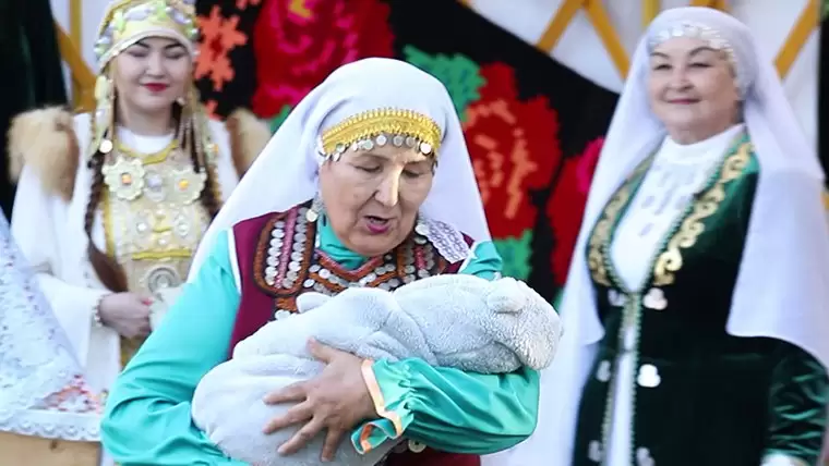 Башкиры из Нижнекамска рассказали, как проходит обряд знакомства с новорожденным