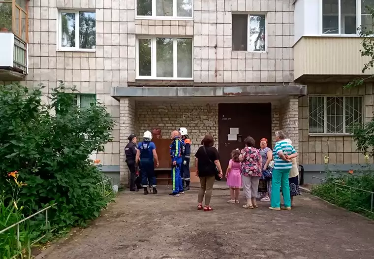 В Казани спасли пенсионерку, которая застряла в скамейке