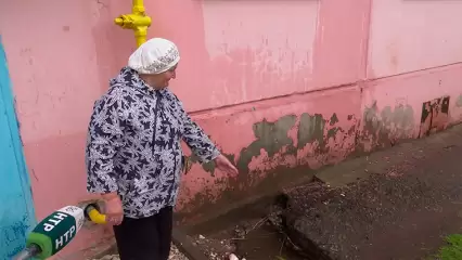 Жители села под Нижнекамском боятся, что после ремонта двора их дома затопит