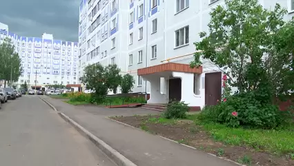 Стало известно, когда во дворах Нижнекамска появятся пропавшие скамейки и урны - НТР 24