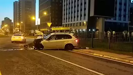 В Казани парень на BMW влетел в столб