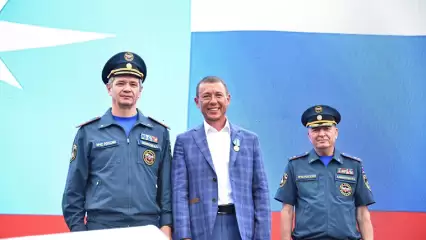Замглавы МЧС России вручил Рамилю Муллину медаль «За содружество во имя спасения» - НТР 24