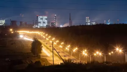 В Нижнекамске зажгли праздничную иллюминацию в честь 55-летия НКНХ