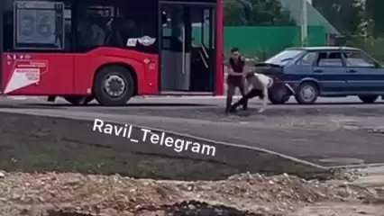 В Казани кондуктор выкинул пассажира из автобуса
