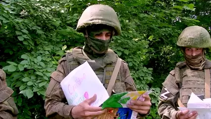 «Дорогой солдат! Я  очень горжусь тобой»: солдаты на Украине получили письма нижнекамских детей