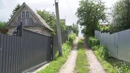 В одном из дачных массивов СНТ «Шинник» насыпанный на горке щебень создаёт опасную ситуацию - НТР 24