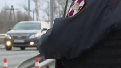 В Казани пьяный водитель грузовика разбил шесть припаркованных машин
