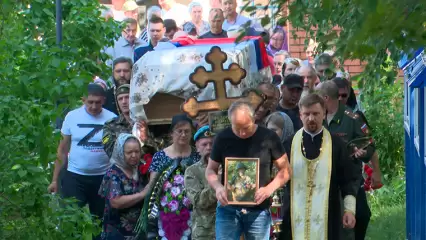 Добровольца Николая Фёдорова из Нижнекамска, погибшего в СВО, похоронили на красноключинском кладбище - НТР 24