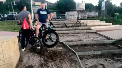 В Нижнекамске заменят покрытие на скользком спуске у набережной - НТР 24