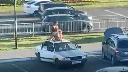 18-летнюю жительницу Челнов арестовали на 10 суток за «танцы» на крыше авто