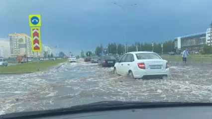 Нижнекамцы показали затопленные улицы города после прошедшего ливня - НТР 24