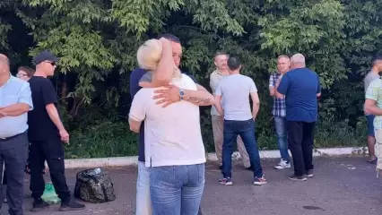 Контрактники из Нижнекамска, которые войдут в татарстанский батальон «Алга», пообещали вернуться «во чтобы то ни стало» - НТР 24