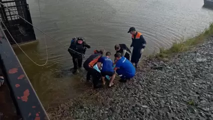 В Альметьевске водолазы обнаружили тело утонувшей в озере девушки