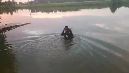 В Татарстане пьяный мужчина решил переплыть озеро и утонул