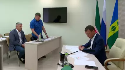 Рамиль Муллин встретился с нижнекамцами, которые против строительства нового ТЦ на ул. Менделеева - НТР 24