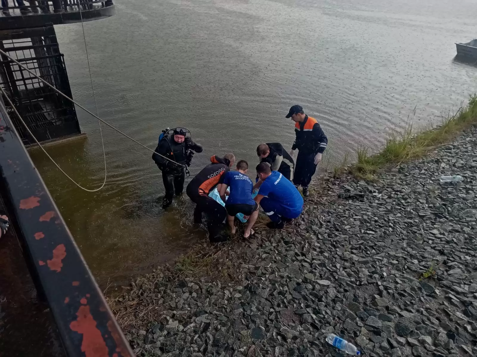 В Альметьевске водолазы обнаружили тело утонувшей в озере девушки