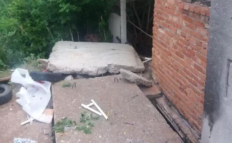 В Татарстане на девочку упал бетонный забор